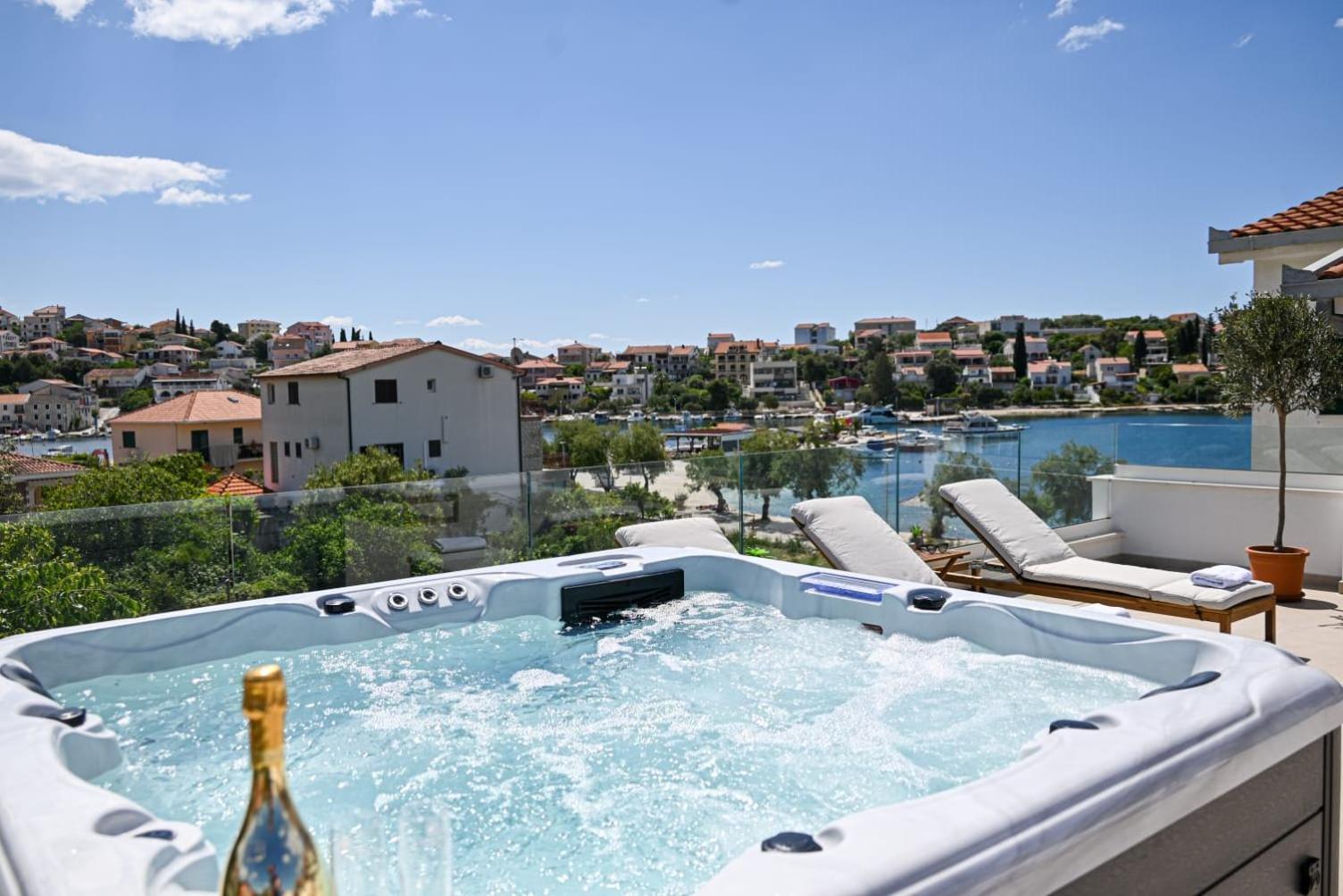 Villa Rozana - Beachfront Wellness Retreat Seget Vranjica Exterior foto